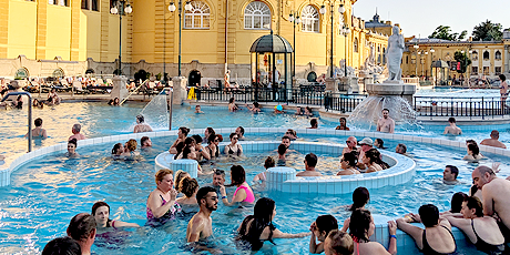 Széchényi Baths, Budapest photo by Alana Harris on Unsplash