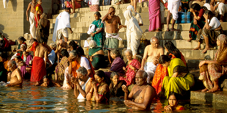 Bathing ghat, Varanasi photo by Willem Proos